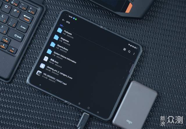 1TB不掉速固态硬盘比名片还小！aigo S7 Pro_新浪众测