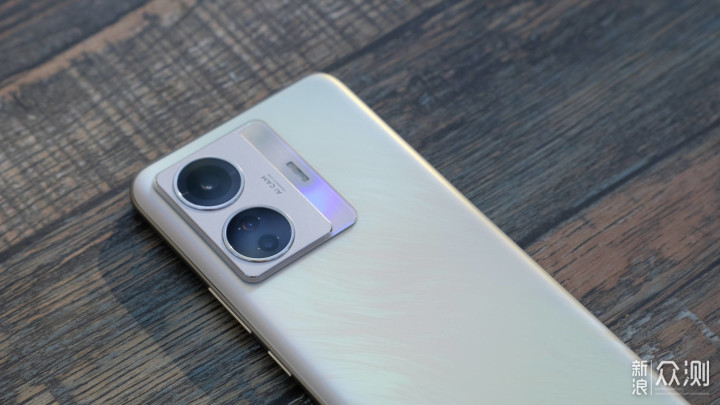 高跑分、大内存，vivo S15e性能颜值打破行规_新浪众测