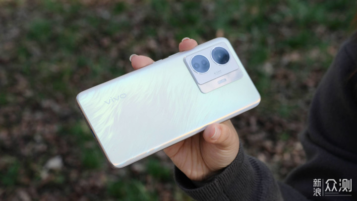 高跑分、大内存，vivo S15e性能颜值打破行规_新浪众测