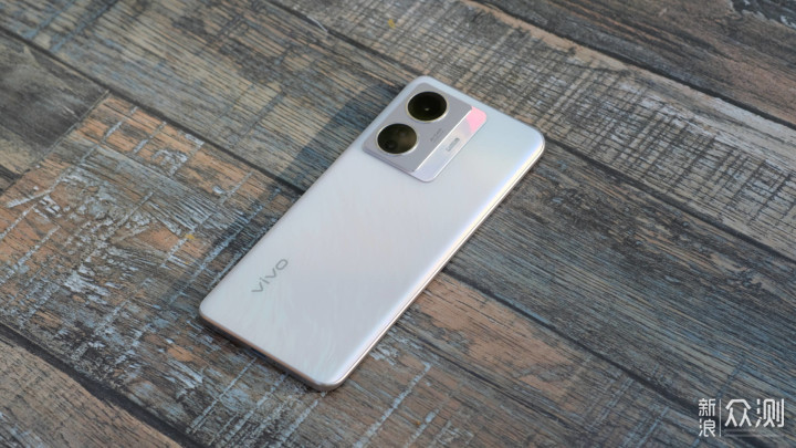 高跑分、大内存，vivo S15e性能颜值打破行规_新浪众测