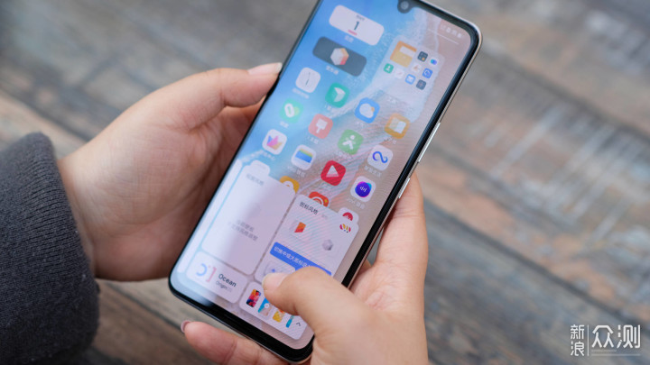 高跑分、大内存，vivo S15e性能颜值打破行规_新浪众测