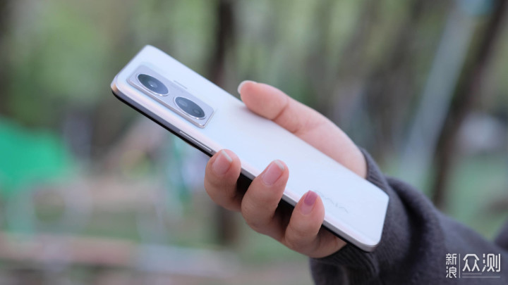 高跑分、大内存，vivo S15e性能颜值打破行规_新浪众测