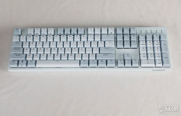 杜伽K310浅雾蓝银轴机械键盘，让桌搭更精彩_新浪众测