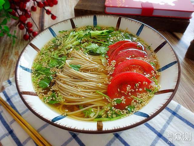 夏天不能错过这碗凉面，百搭汤汁，5分钟上桌_新浪众测