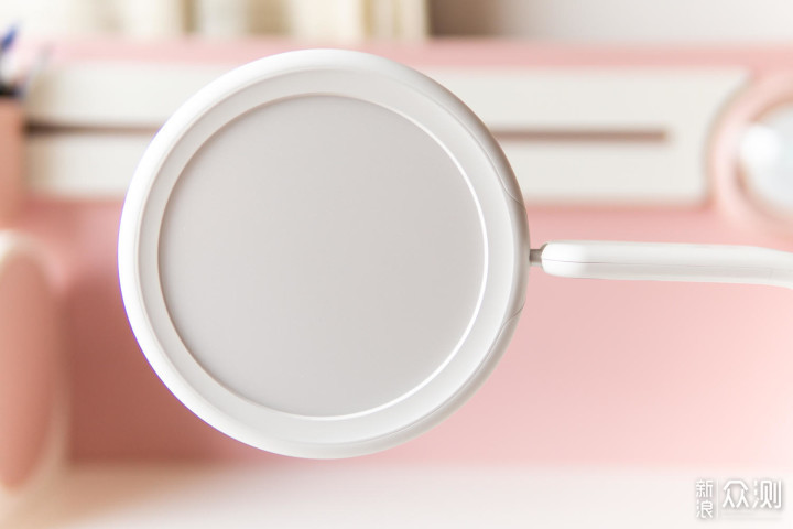 有道智能学习灯:是智能护眼灯,也是学习助手_新浪众测