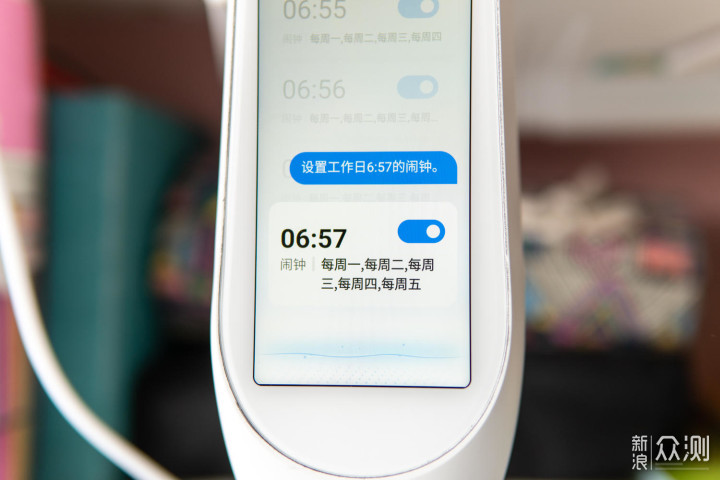 有道智能学习灯:是智能护眼灯,也是学习助手_新浪众测