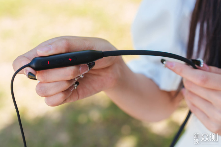OnePlus一加云耳Z2 | 性价比突出的挂脖式耳机_新浪众测