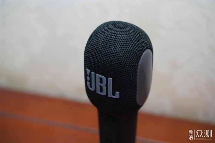 JBL KMC300麦克风，让老妈体验当歌星的感觉_新浪众测