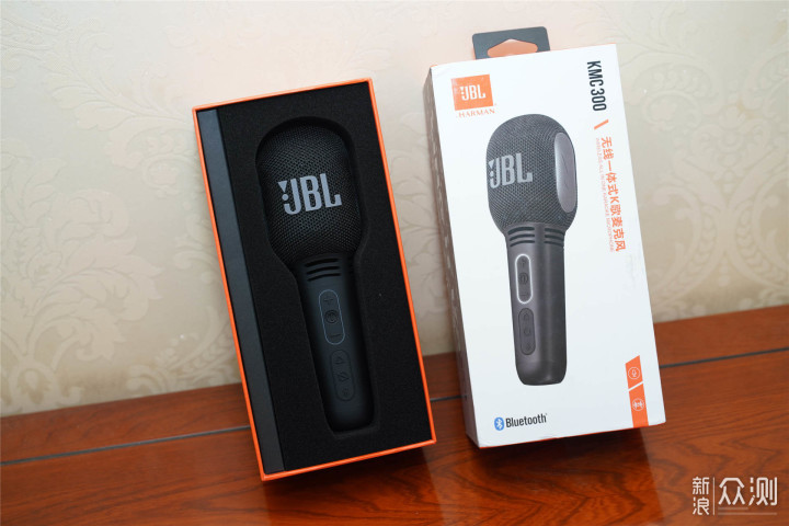 JBL KMC300麦克风，让老妈体验当歌星的感觉_新浪众测