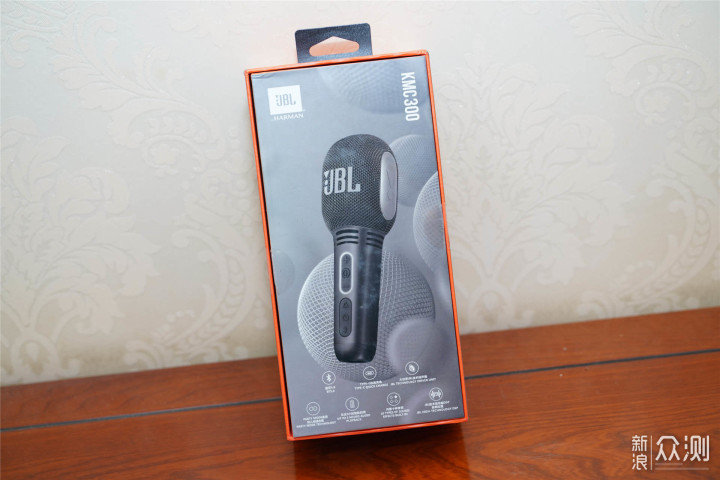 JBL KMC300麦克风，让老妈体验当歌星的感觉_新浪众测