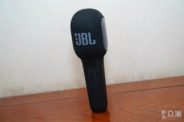 JBL KMC300麦克风，让老妈体验当歌星的感觉_新浪众测