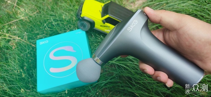 专属随身按摩师，SKG F7按摩筋膜枪初体验_新浪众测