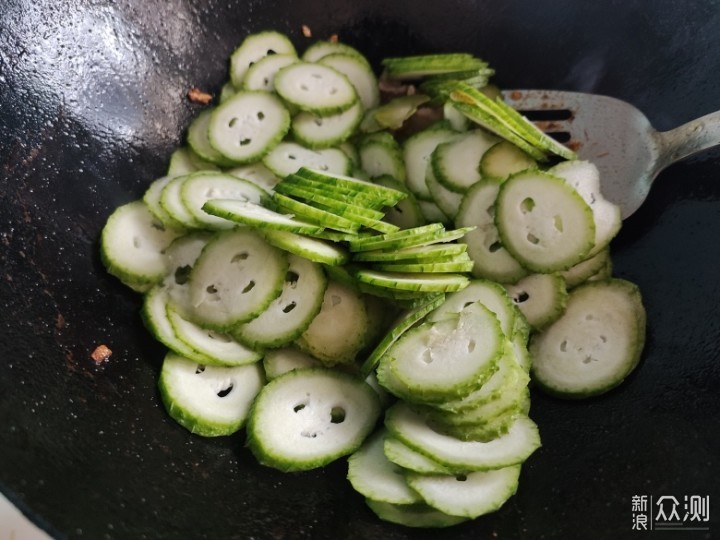 炎热的天气让人厌食，多吃这个菜，凉爽化暑气_新浪众测