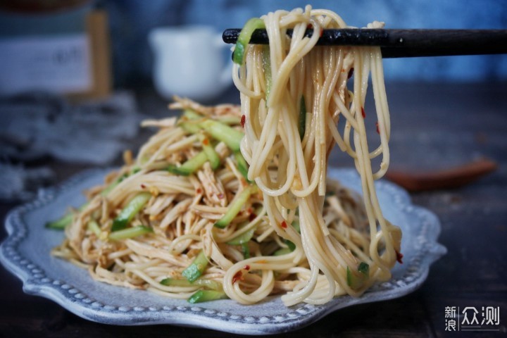 夏天就爱这样的快手面，喷香美味远离油烟_新浪众测