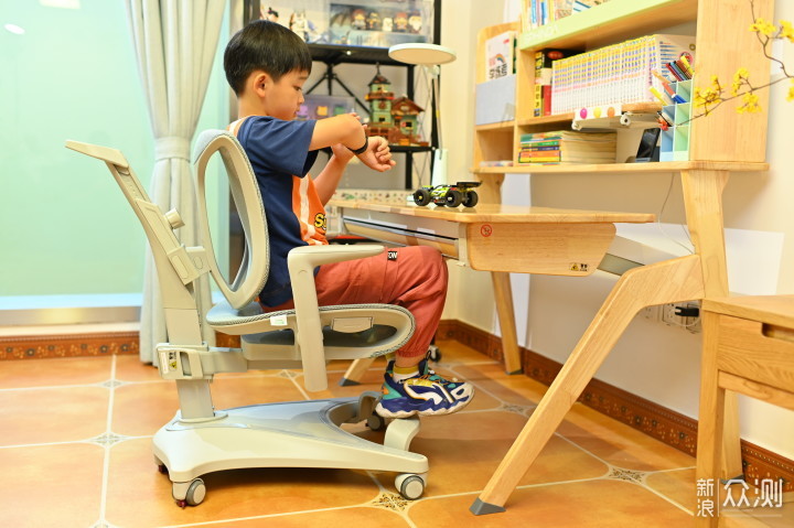 要健康也要舒适,斯芬达儿童网面零压学习椅_新浪众测