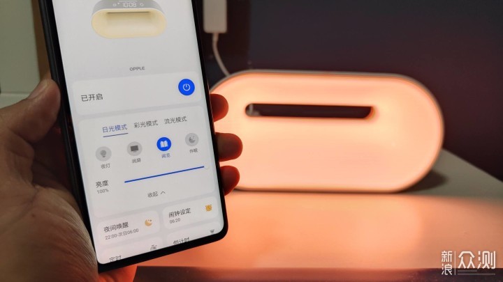 欧普智能床头灯测评，拍拍就能亮，灯效超浪漫_新浪众测