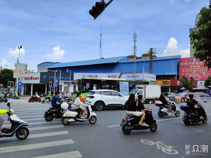 它真的来了！五菱电动自行车探店和试骑分享_新浪众测