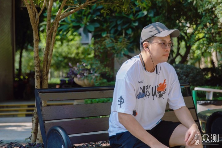 颈挂式蓝牙耳机过时?这俩特性,足以碾压TWS_新浪众测