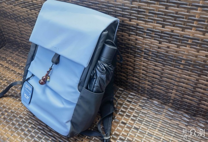 地平线8号MOMENT背包：轻巧式，通勤出街颜选_新浪众测