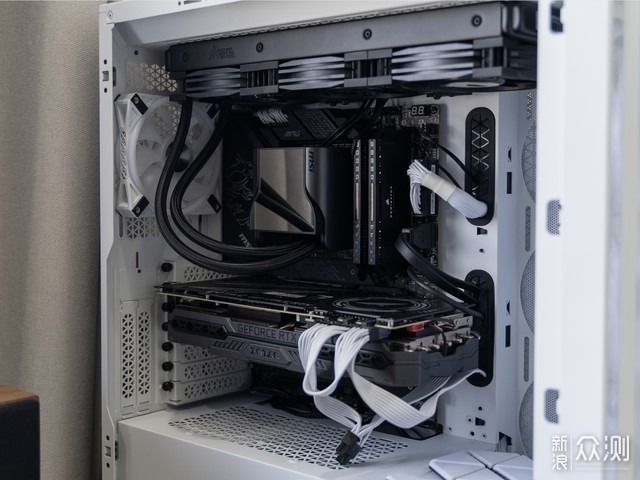 中塔机箱！美商海盗船5000X极地白机箱上手_新浪众测