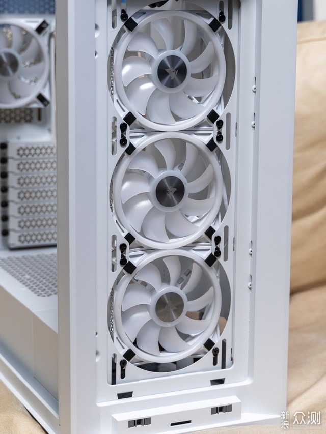 中塔机箱！美商海盗船5000X极地白机箱上手_新浪众测