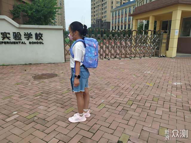 给孩子的成长礼物，GMT小学生护脊书包体验_新浪众测