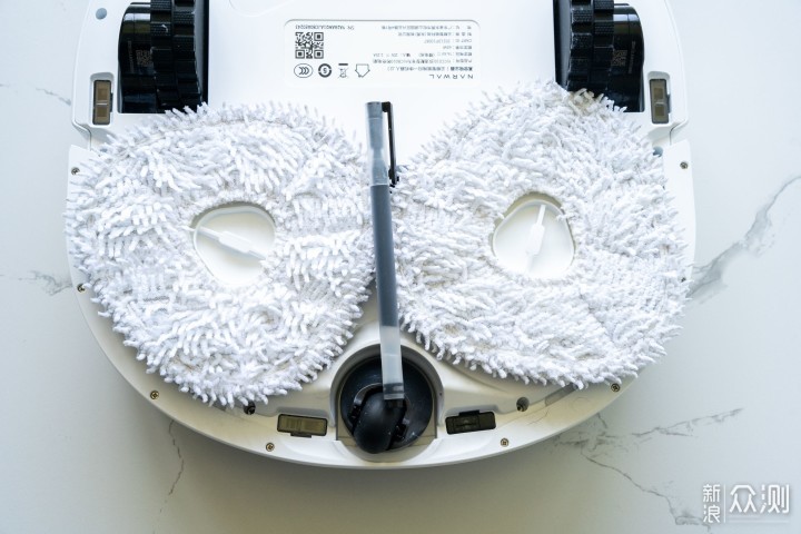 拖地技术哪家强？6款自清洁扫地机器人对比_新浪众测