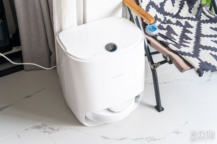 拖地技术哪家强？6款自清洁扫地机器人对比_新浪众测