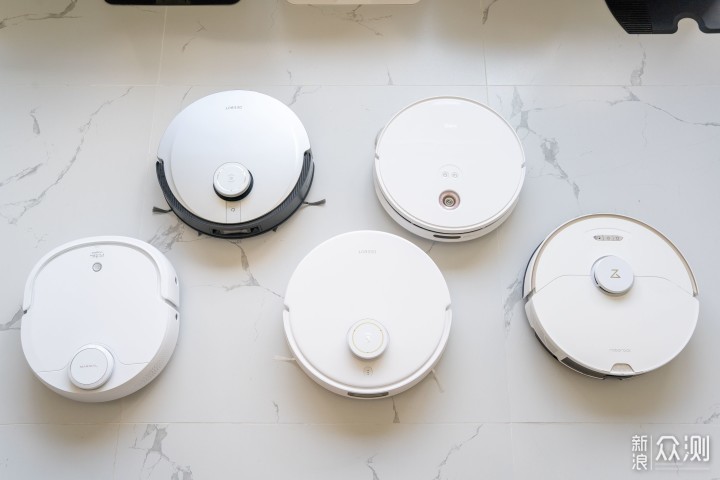 拖地技术哪家强？6款自清洁扫地机器人对比_新浪众测