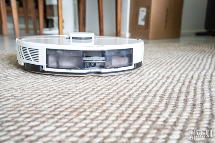 拖地技术哪家强？6款自清洁扫地机器人对比_新浪众测
