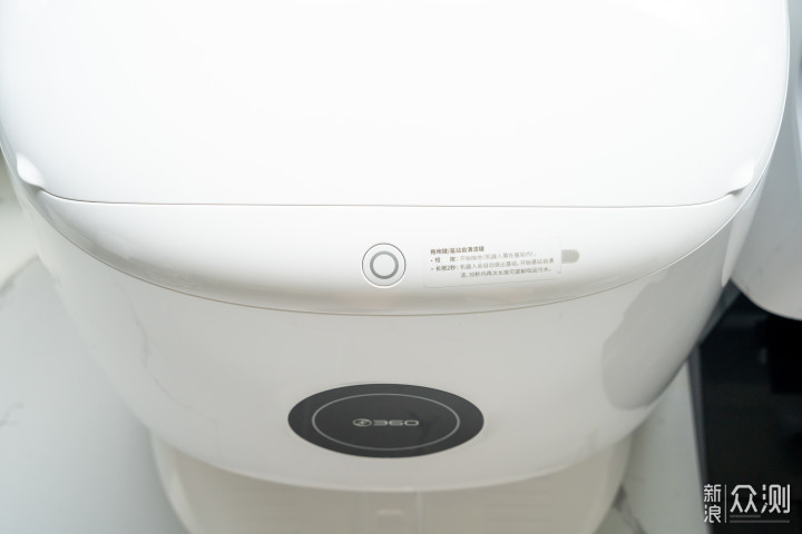 拖地技术哪家强？6款自清洁扫地机器人对比_新浪众测