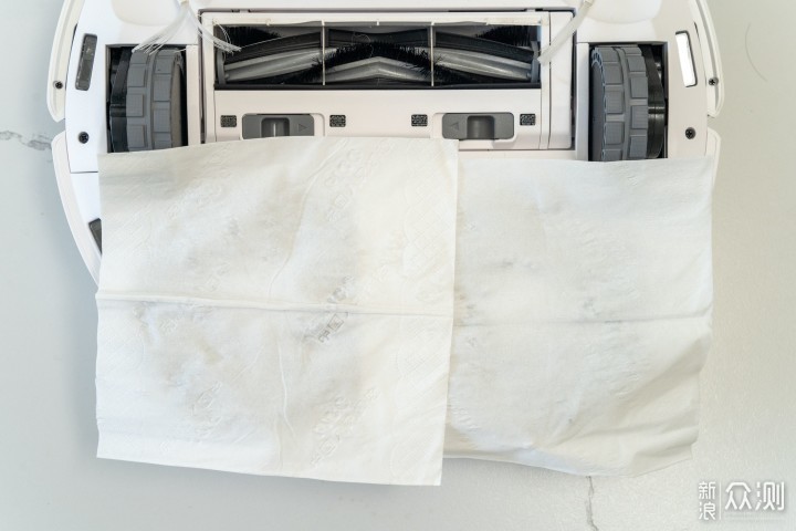 拖地技术哪家强？6款自清洁扫地机器人对比_新浪众测