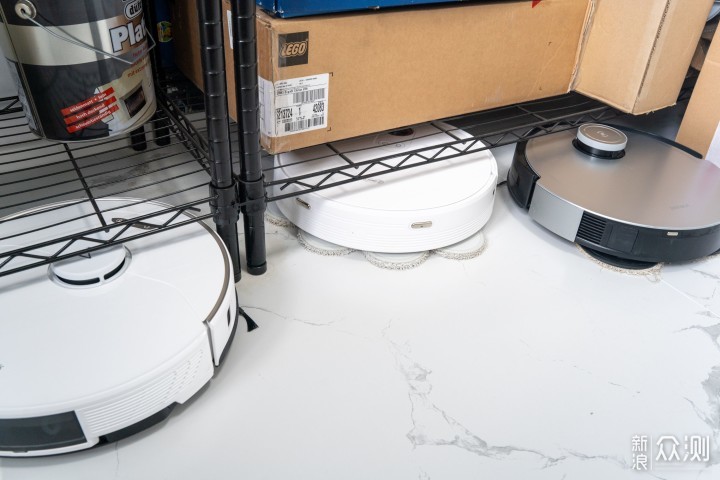 拖地技术哪家强？6款自清洁扫地机器人对比_新浪众测