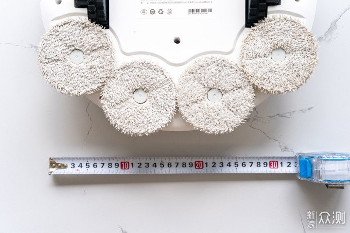 拖地技术哪家强？6款自清洁扫地机器人对比_新浪众测