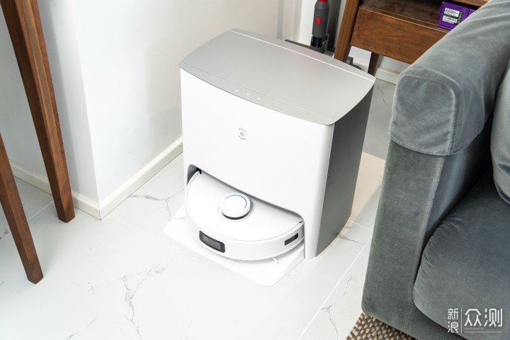 拖地技术哪家强？6款自清洁扫地机器人对比_新浪众测