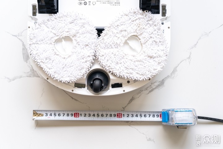 拖地技术哪家强？6款自清洁扫地机器人对比_新浪众测