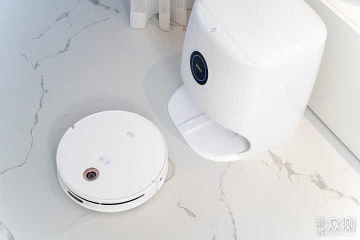 拖地技术哪家强？6款自清洁扫地机器人对比_新浪众测