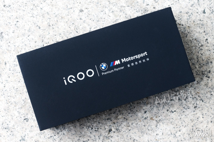iQOO 10 Pro，你在关注着我们成长中的现实_新浪众测
