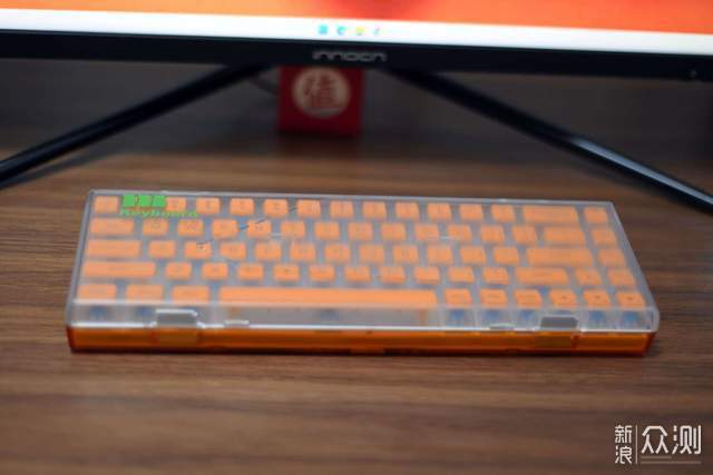 为桌面带来清新感：黑峡谷SODA68三模机械键盘_新浪众测