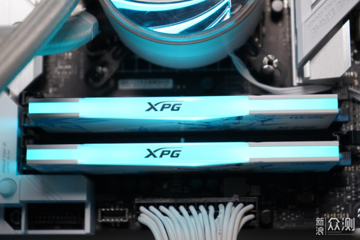 颜值/性能并存：XPG龙耀DDR5吹雪联名内存评测