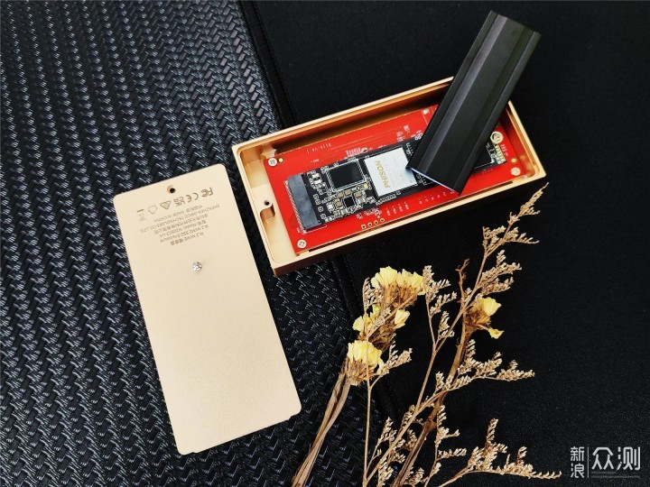 一秒3GB，奥睿科USB4移动固态硬盘盒评测_新浪众测