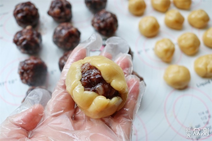 自制广式蛋黄月饼，材料真味道好，一次成功_新浪众测