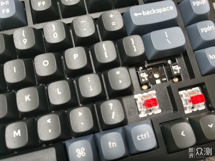 一把特别的机械键盘自带音量调节的KeychronV1_新浪众测