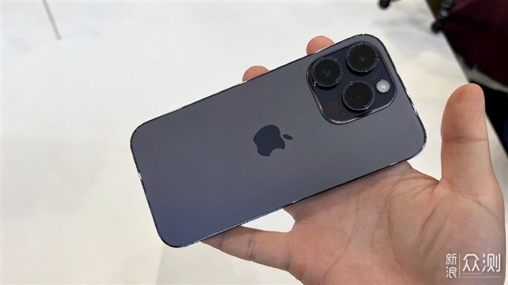 iPhone 14 Pro Max对比Mate 50 RS，咋选？_新浪众测