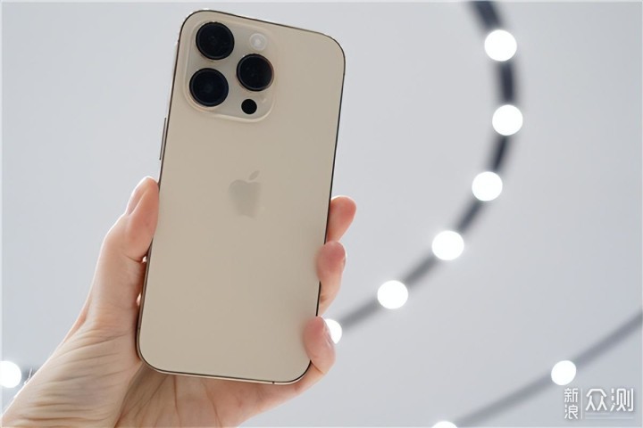 iPhone 14 Pro Max对比Mate 50 RS，咋选？_新浪众测