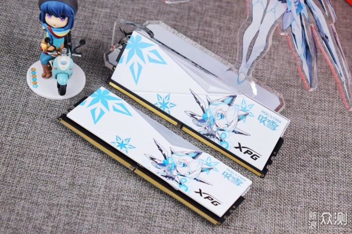 XPG龙耀LANCER吹雪联名内存DDR5 6000开箱试玩_新浪众测