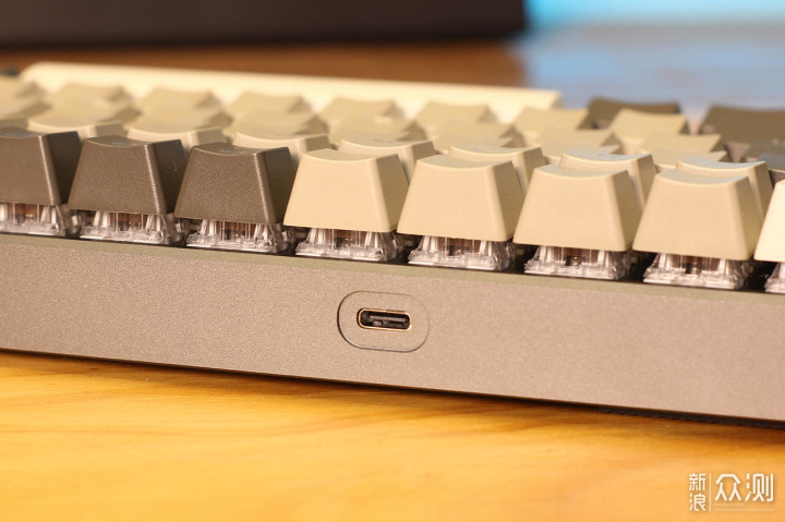 质感提升巨大，简洁84键实用键盘-雷柏V700-8A_新浪众测