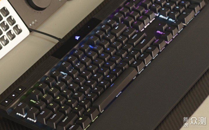 海盗船K70 RGB PRO光轴版测评：经典再升级_新浪众测