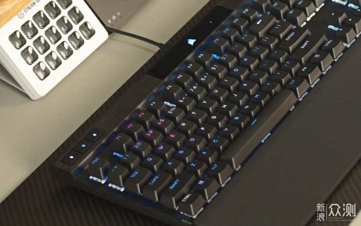 海盗船K70 RGB PRO光轴版测评：经典再升级_新浪众测