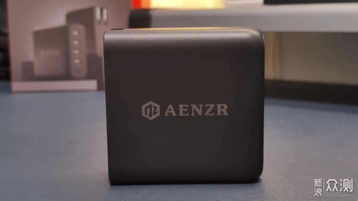 AENZR 130W氮化镓充电器，四口输出快速充电！_新浪众测